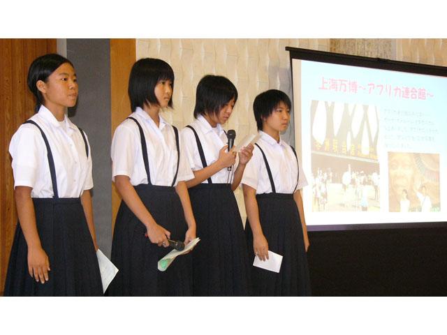 2010.08.27 上海研修の中学生が報告会