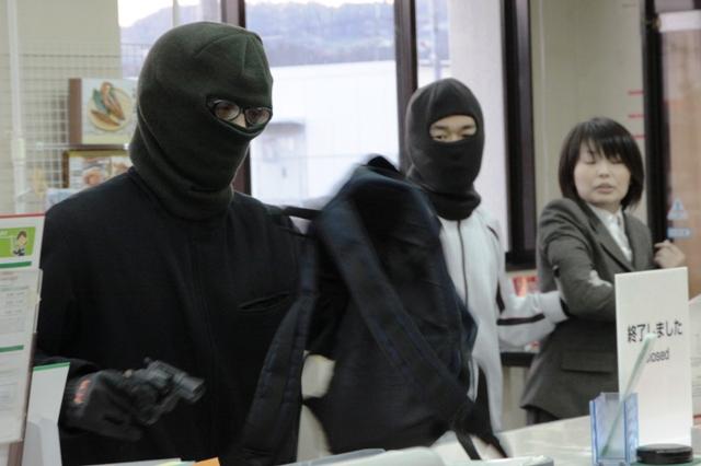 2010.11.19 南島原市の北有馬郵便局で強盗防犯訓練