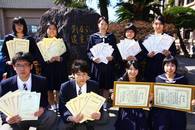 2011.02.23 島商3年生12人が「三冠王」などに。