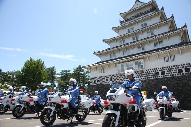 2011.07.12 夏の交通安全県民運動始まる。島原城で白バイ隊など出発式。