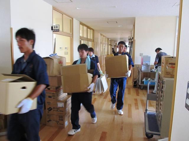 2011.08.13 建て替えの島原一小でお引越し