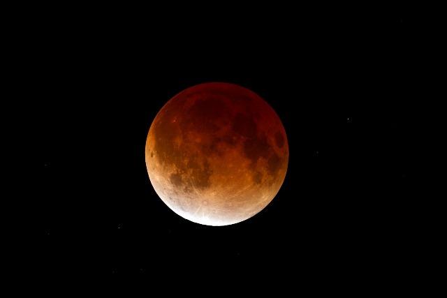2011.12.13 10日深夜に観測された皆既月食