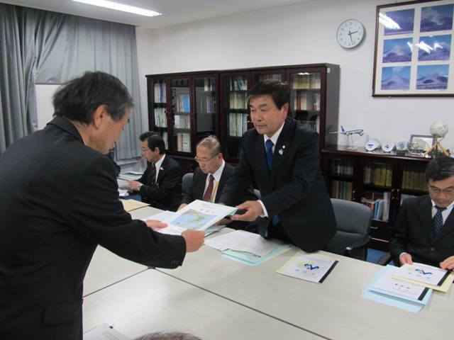 2011.12.25 地域広域各道路建設などを要望