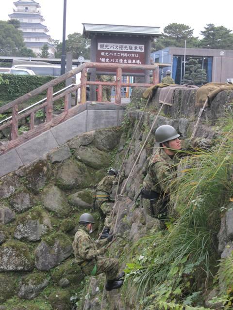 2011.12.18 自衛隊が島原城の城壁清掃