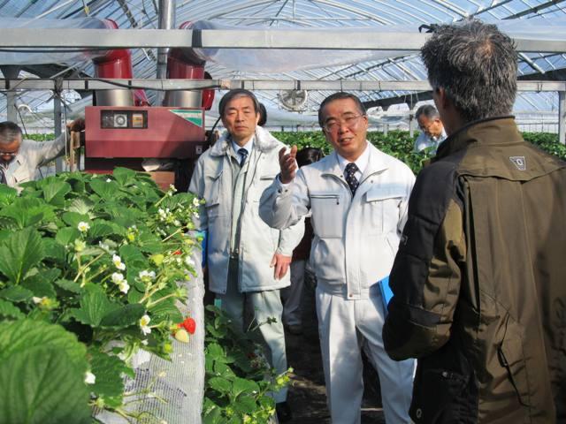 2012.01.18 中村知事が視察する「青空知事室」が17日、島原半島で始まった。