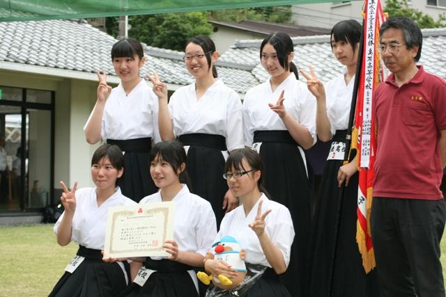2012.06.06 県高総体弓道で優勝した島原女子