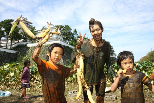 2012.10.10 島原城でレンコン掘り大会