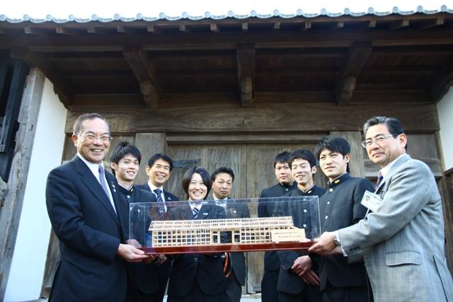 2013.01.20 鍋島邸の模型を製作し寄贈