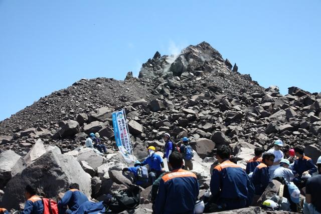 2013.05.15 平成新山防災登山で調査